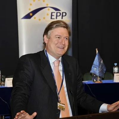 Antonio López-Istúriz White